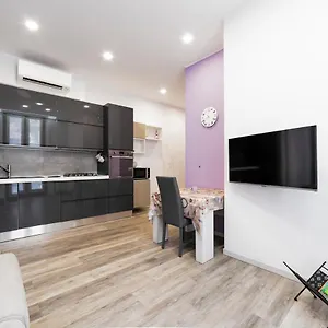 Guesthost - Lovely Near Piazza Firenze! Apartment